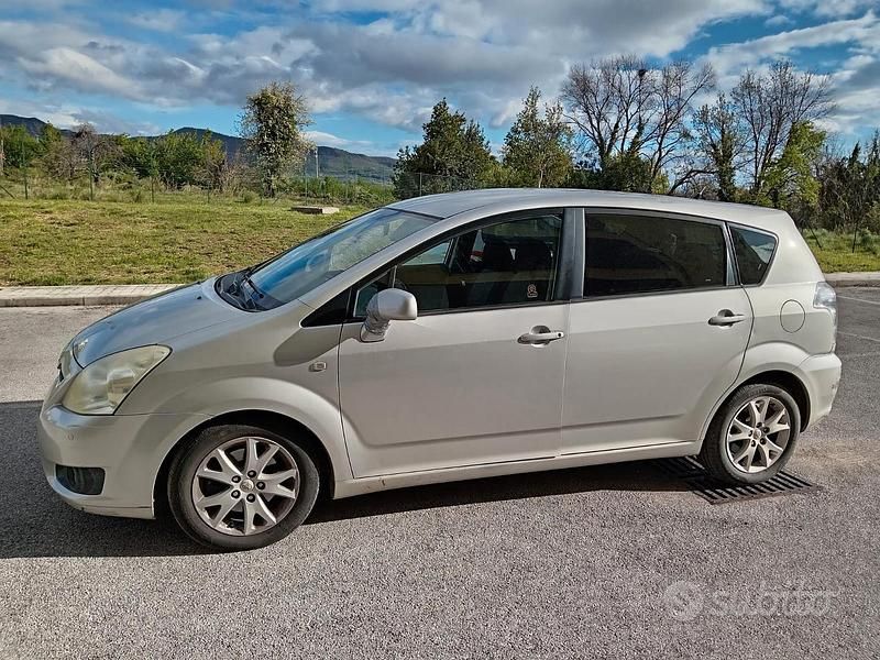 Usata Toyota Corolla Verso 2008 Grigio Monovolume