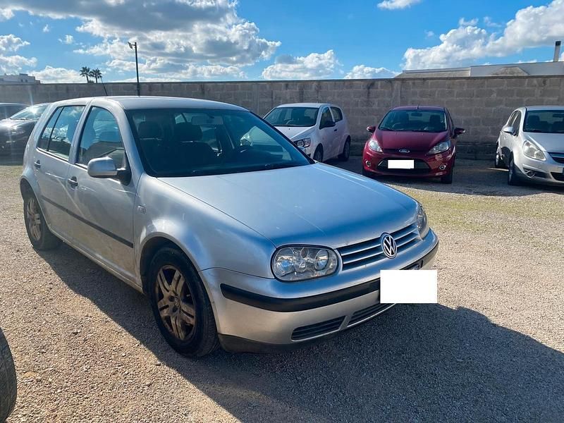 Usata VW Golf Highline 130 CV (95 kW) 2002 Argento Berlina