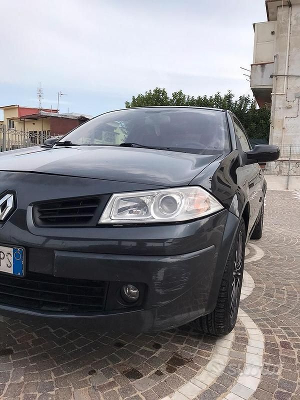 Usata Renault Mégane II 100 CV (73 kW) 2004 Nero Utilitaria