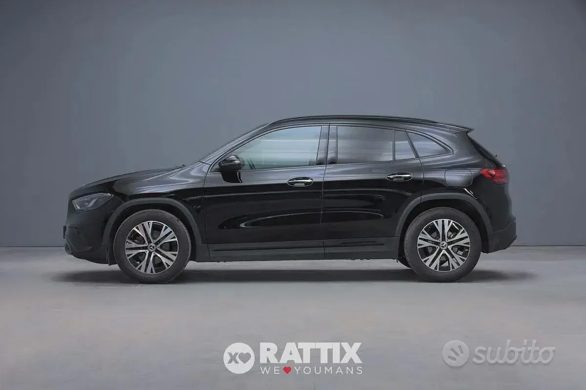 Käytetty Mercedes GLA200 Progressive 150 HP (110 kW) 2024 Musta Katumaasturi