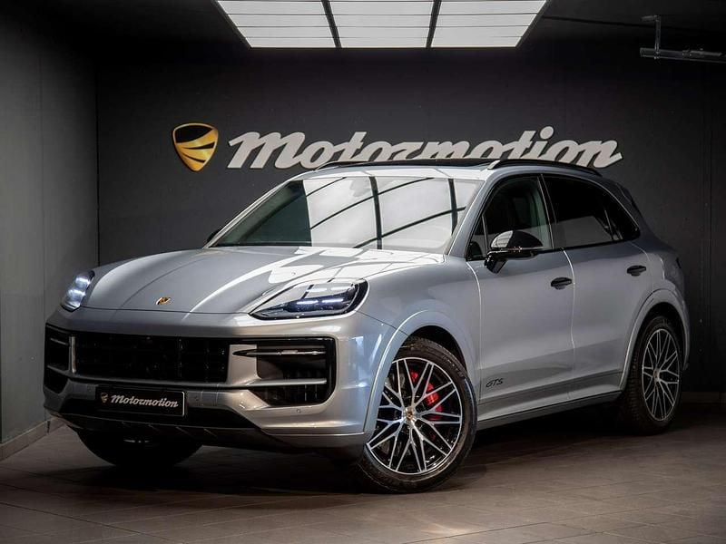 Usata Porsche Cayenne Chrono 500 CV (367 kW) 2024 Argento dolomiti SUV