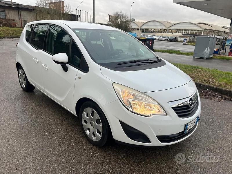 Bianco Usata 2011 Opel Meriva Cosmo Monovolume | 3600 € (Buon prezzo) - Immagine 1/4