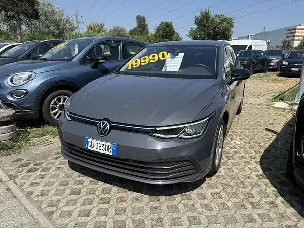 Usata VW Golf VIII Life 110 CV (80 kW) 2020 Grigio Utilitaria