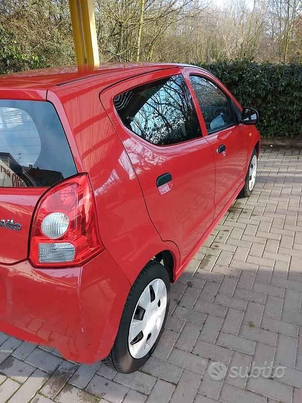 Usata Suzuki Alto 68 CV (50 kW) 2010 Rosso Utilitaria