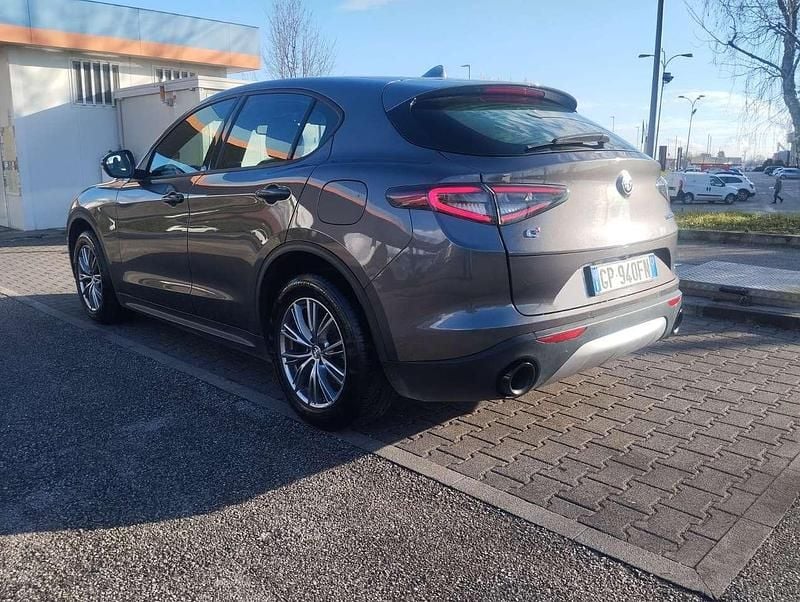 Usata Alfa Romeo Stelvio Super 210 CV (154 kW) 2023 Grigio vesuvio SUV
