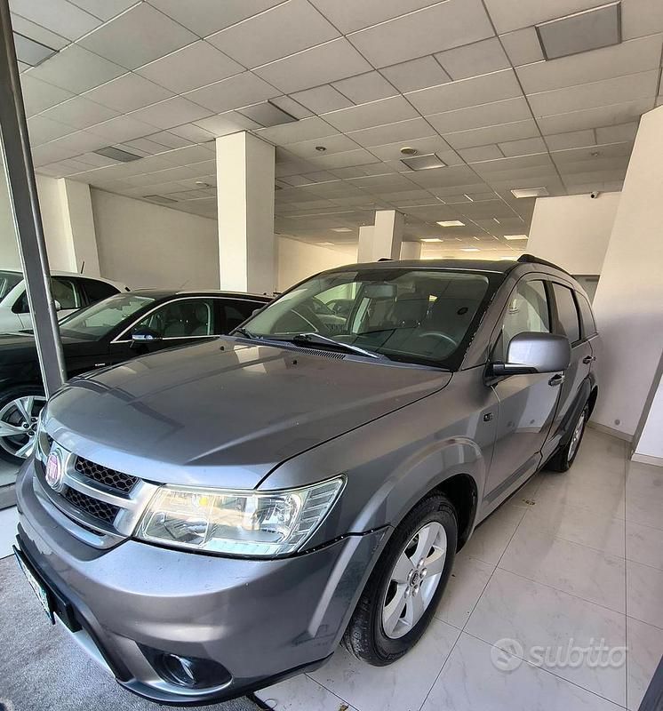 Usata Fiat Freemont Lounge 170 CV (125 kW) 2012 Grigio SUV