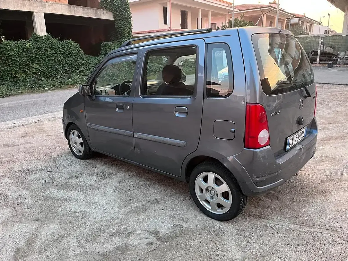Usata Opel Agila 69 CV (50 kW) 2005 Grigio Monovolume