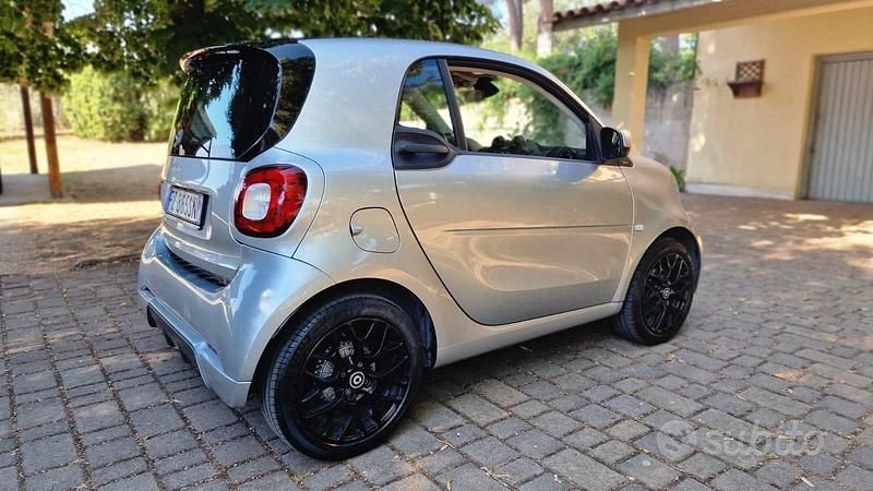 Usata Smart ForTwo Coupé Superpassion 90 CV (66 kW) 2019 Utilitaria