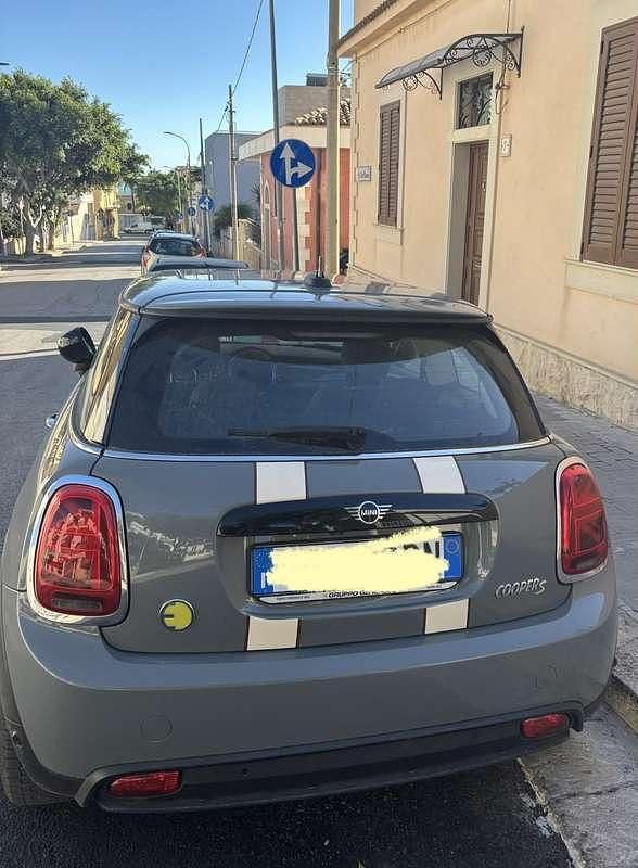 Usata Mini Cooper SE Essential 135 kW (184 CV) 2021 Grigio Utilitaria