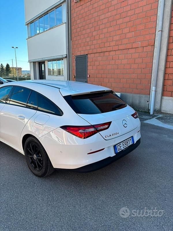 Usata Mercedes CLA200 148 CV (108 kW) 2021 Bianco Station wagon