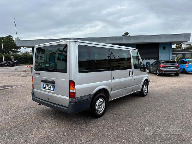 Usata Ford Transit 100 CV (73 kW) 2006 Grigio Berlina