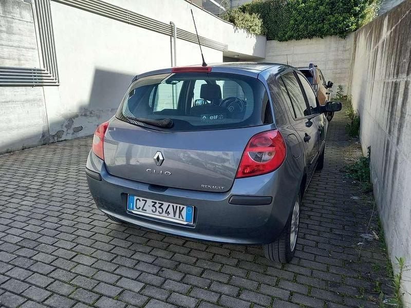 Usata Renault Clio II Luxe 86 CV (63 kW) 2006 Blu/azzurro Berlina