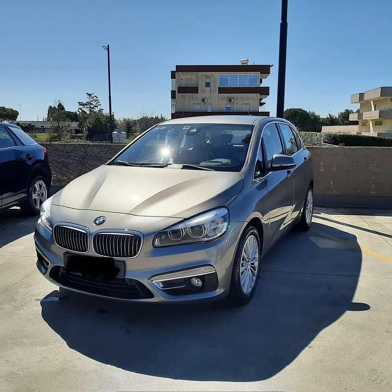 Usata 2014 BMW 218 Active Tourer Luxury Line Monovolume | 10.900 € (Cara) - Immagine 1/4
