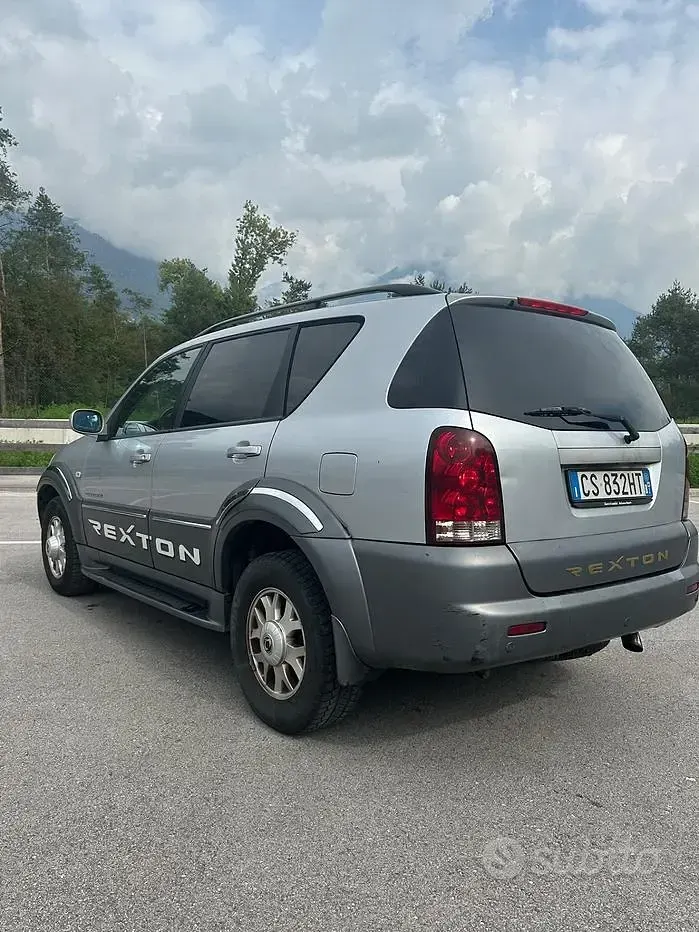 Usata SsangYong Rexton 165 CV (121 kW) 2005 Grigio SUV