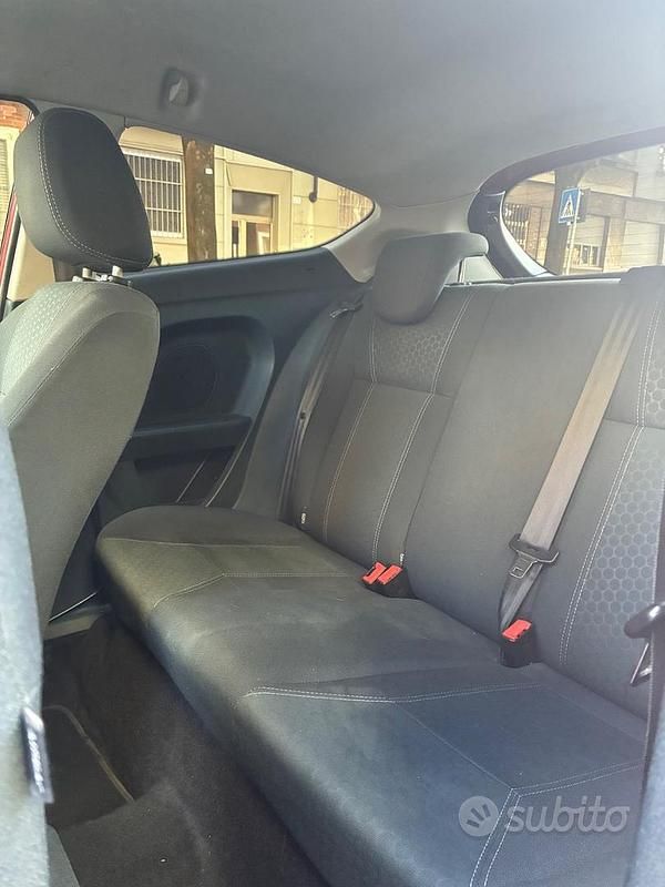 Usata Ford Fiesta 75 CV (55 kW) 2009 Rosso Utilitaria