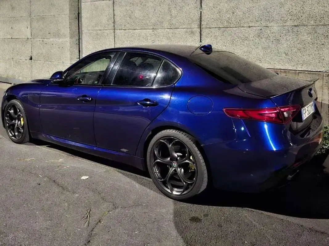 Usata Alfa Romeo Giulia 179 CV (131 kW) 2018 Blu/azzurro Berlina