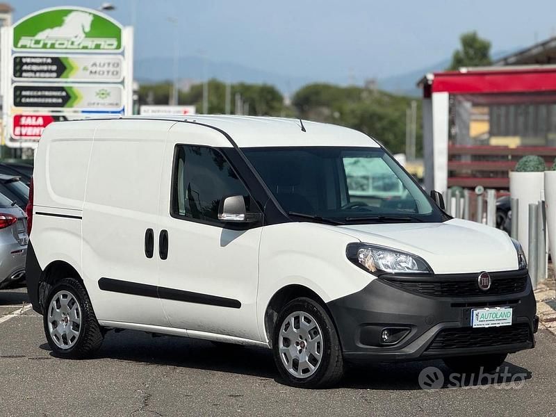 Usata Fiat Doblò Lounge 120 CV (88 kW) 2020 Bianco pastello Monovolume