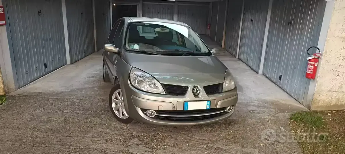 Usata Renault Scenic E-Tech 111 CV (81 kW) 2007 Grigio Monovolume