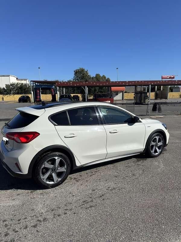 Begagnad Ford Focus Active 120 HK (88 kW) 2020 Beige Sedan