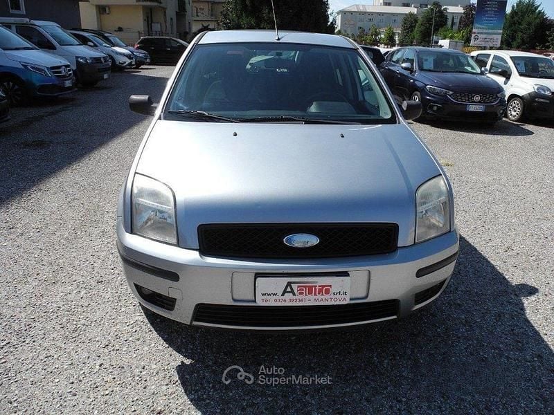 Usata Ford Fusion 80 CV (58 kW) 2005 Argento(met.) Berlina