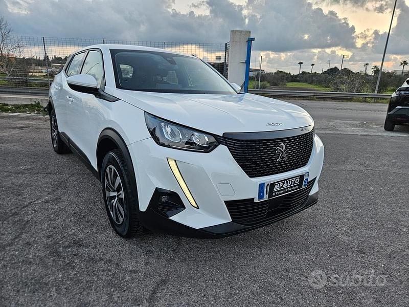 Usata Peugeot 2008 Active 110 CV (80 kW) 2021 Bianco SUV