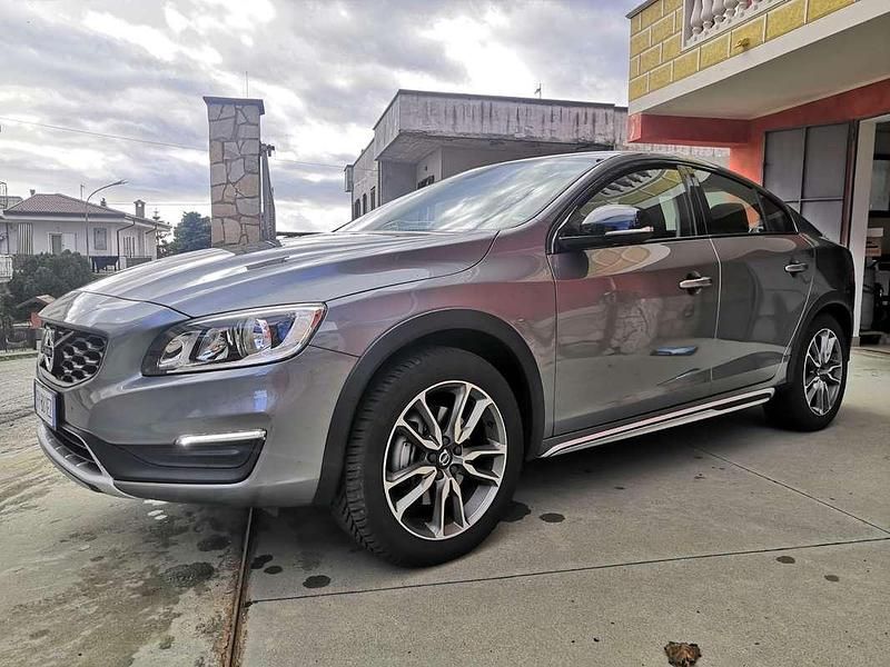 Usata Volvo S60 CC Pro 150 CV (110 kW) 2018 Grigio Berlina