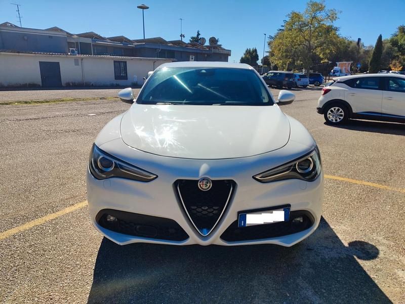 Usata Alfa Romeo Stelvio Super 210 CV (154 kW) 2017 Bianco SUV