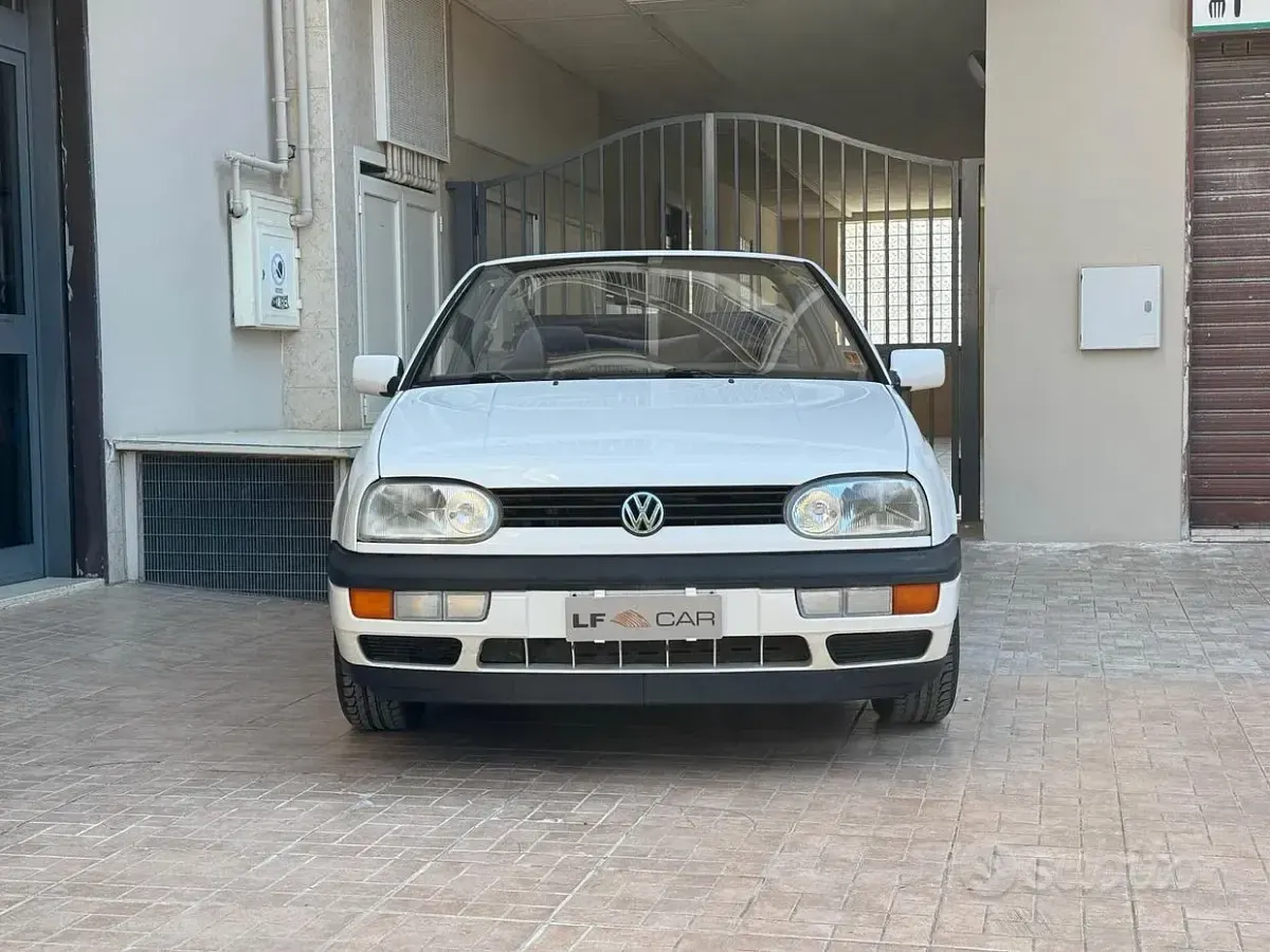 Usata VW Golf Cabriolet 75 CV (55 kW) 1994 Bianco Cabrio