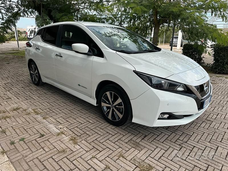 Usata Nissan Leaf Acenta 89 kW (122 CV) 2018 Bianco Utilitaria