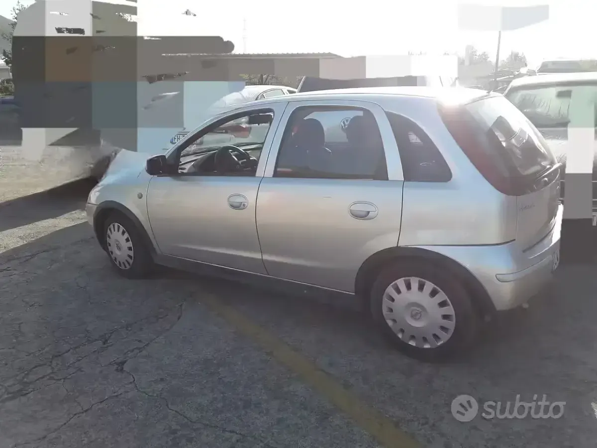 Usata Opel Corsa 69 CV (50 kW) 2005 Grigio Utilitaria