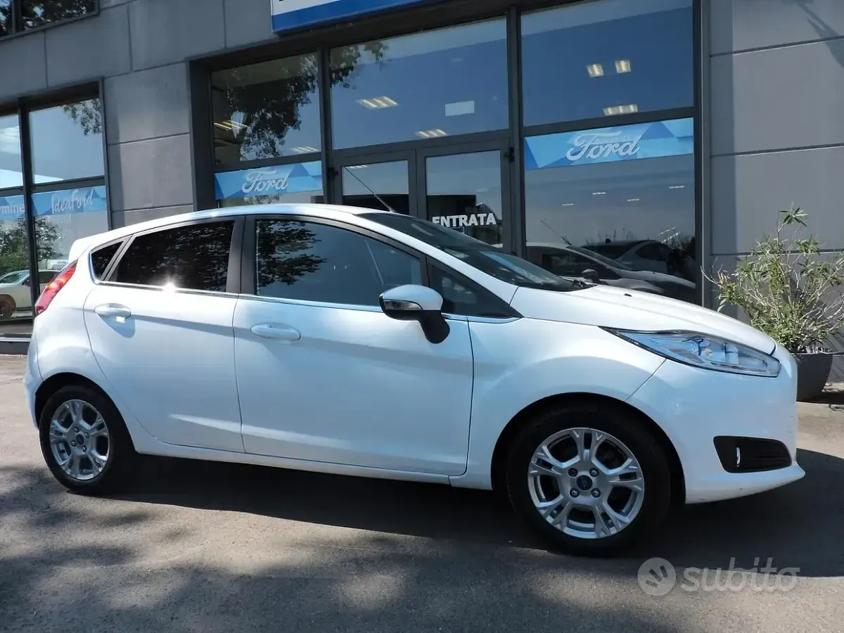 Usata Ford Fiesta Titanium 75 CV (55 kW) 2016 Bianco Utilitaria