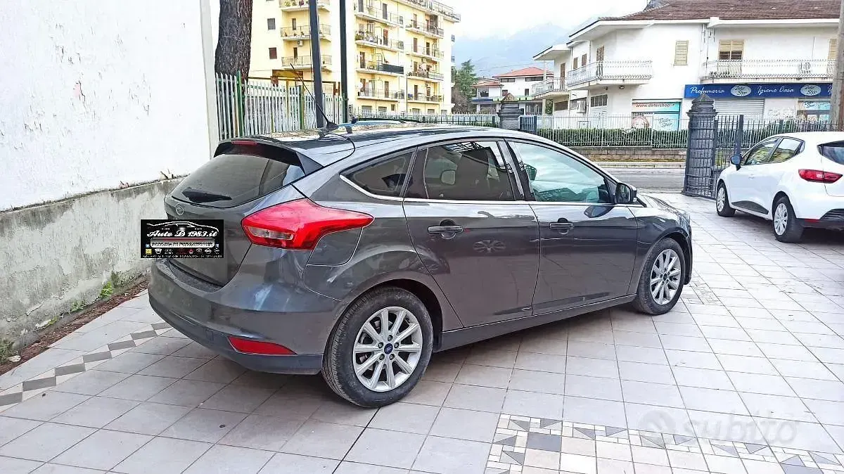 Occasion Ford Focus Titanium 116 ch (85 kW) 2015 Gris Citadine
