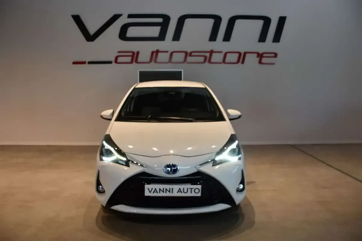 Usata Toyota Yaris Hybrid Active 101 CV (74 kW) 2019 Bianco Berlina