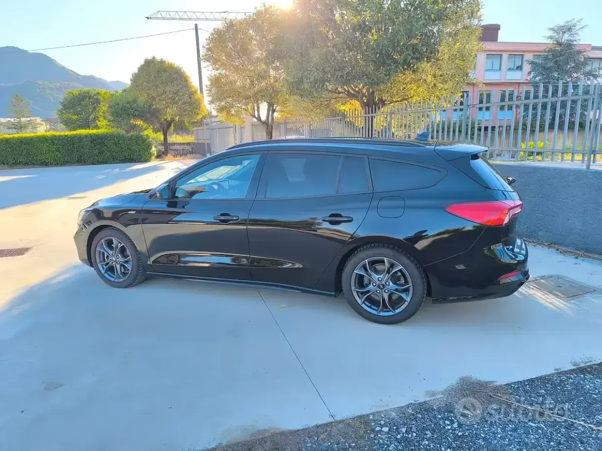 Usata Ford Focus ST 120 CV (88 kW) 2021 Nero Station wagon