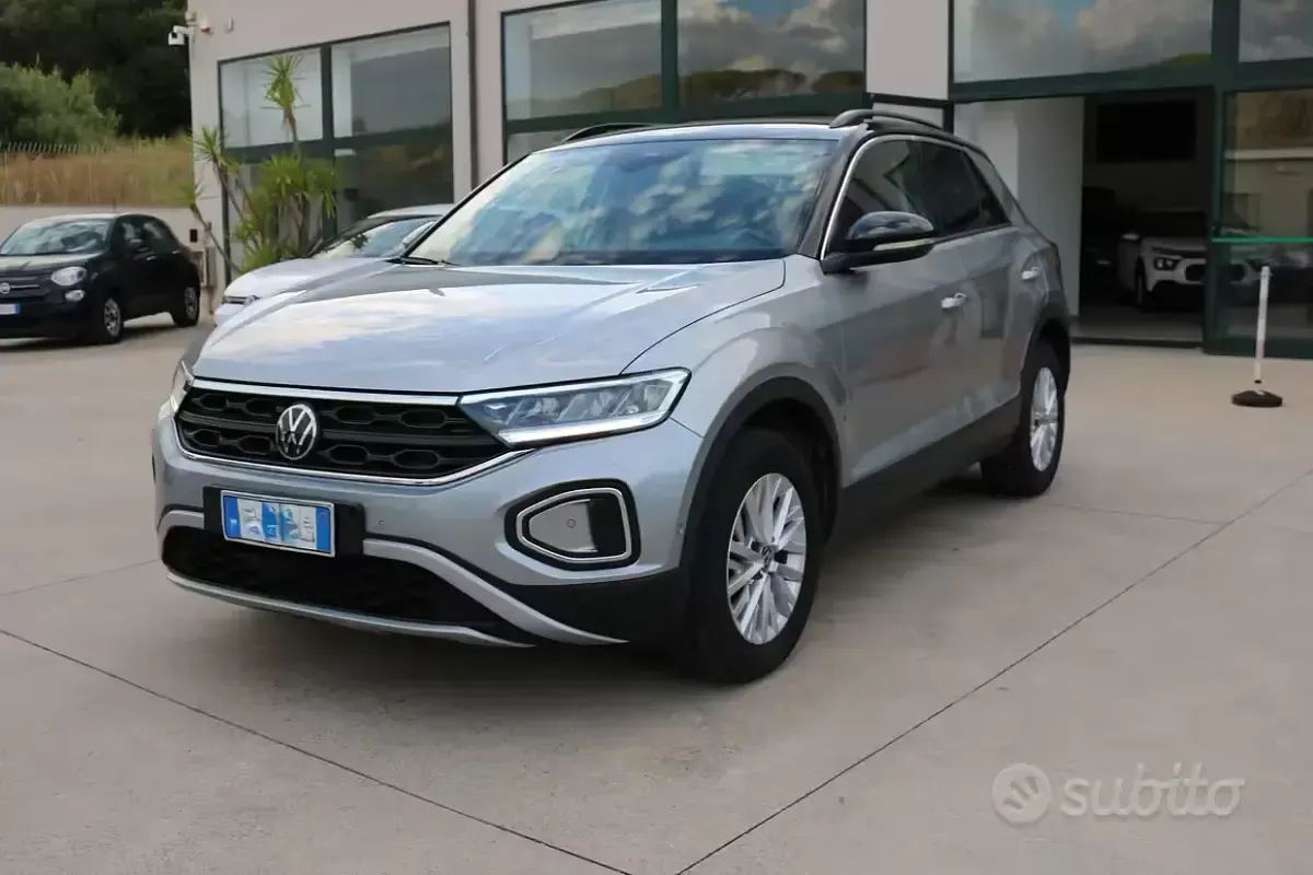 Usata VW T-Roc Style 116 CV (85 kW) 2025 Grigio SUV