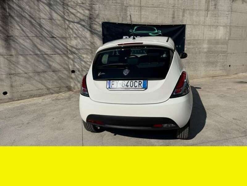 Usata Lancia Ypsilon 69 CV (50 kW) 2019 Bianco Utilitaria