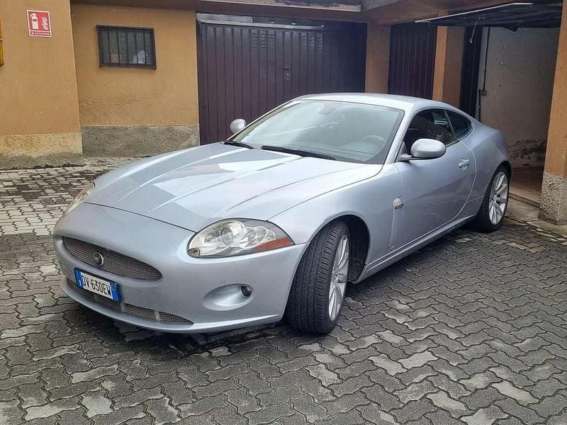 Usata Jaguar XK 256 CV (188 kW) 2009 Argento Coupé
