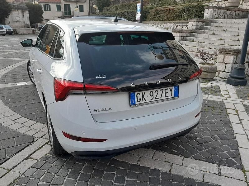 Bianco Usata 2022 Skoda Scala Utilitaria | 15.500 € (Buon prezzo) - Immagine 1/4