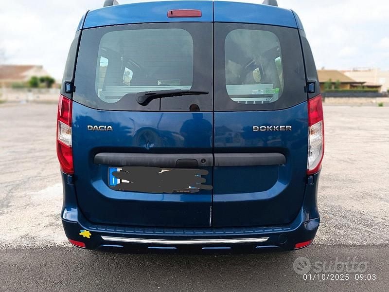 Usata Dacia Dokker 90 CV (66 kW) 2015 Blu Monovolume