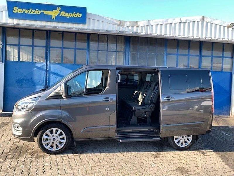 Usata Ford Tourneo Titanium 185 CV (136 kW) 2021 Magnetic grey Monovolume