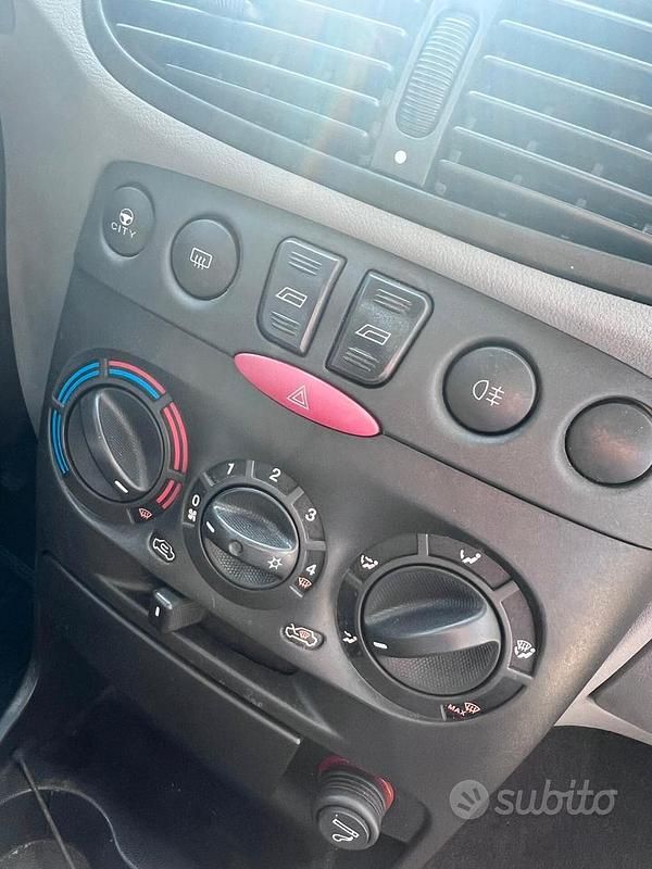 Usata Fiat Punto 60 CV (44 kW) 2000 Bianco Utilitaria