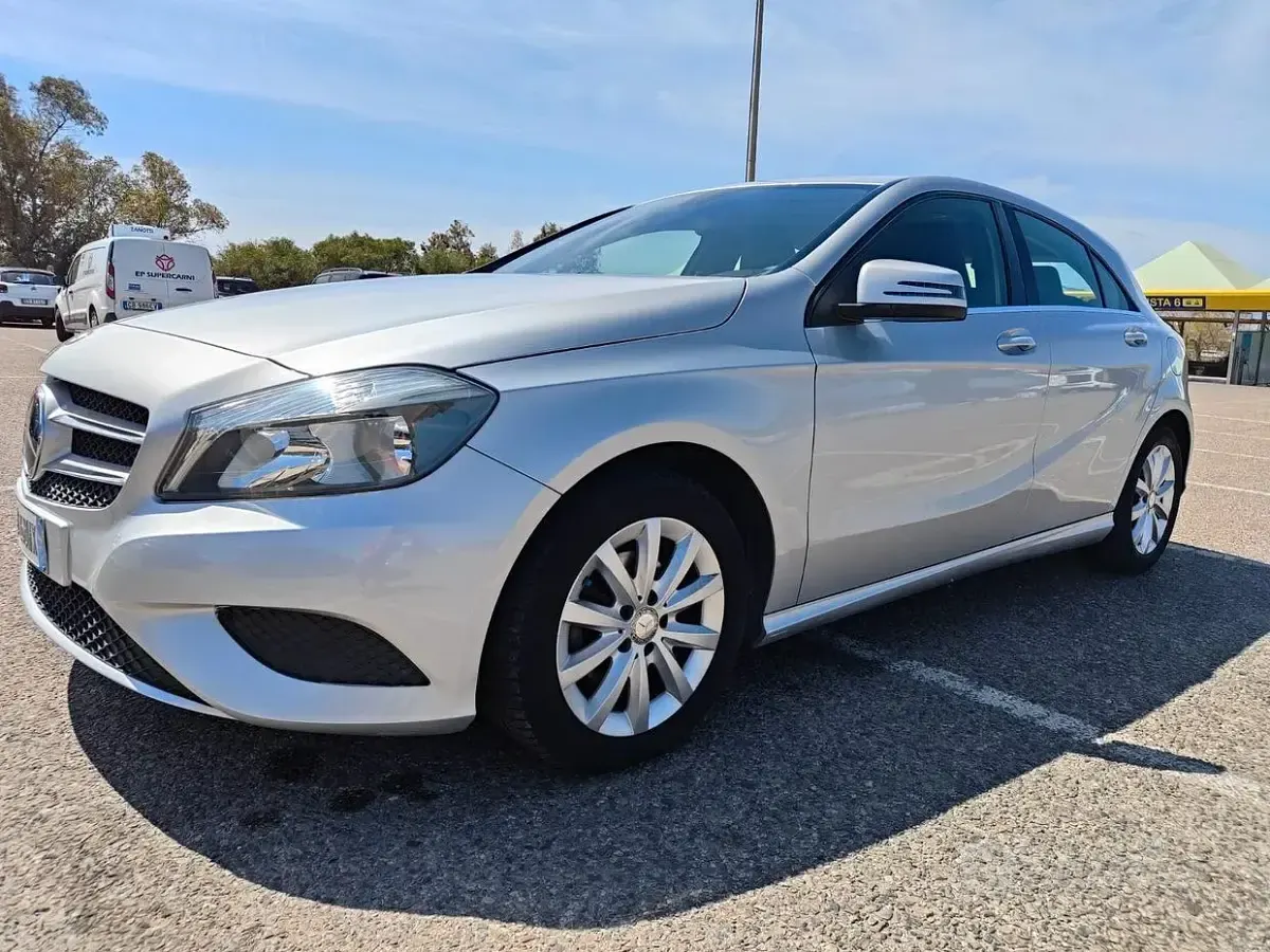 Usata Mercedes A180 Executive 109 CV (80 kW) 2015 Grigio Utilitaria