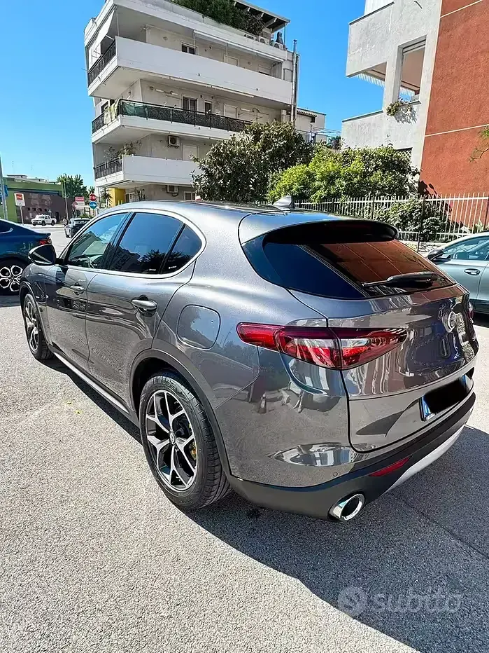 Usata Alfa Romeo Stelvio Executive 190 CV (139 kW) 2019 Grigio SUV