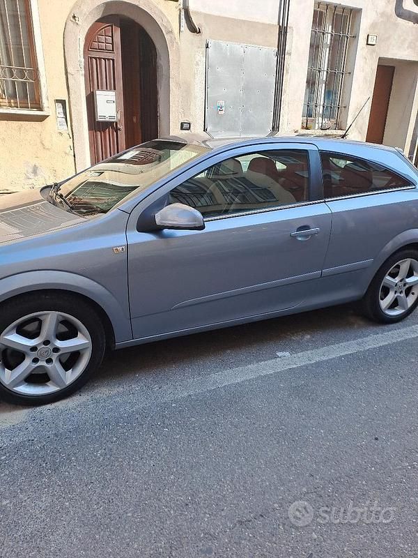 Usata Opel Astra 150 CV (110 kW) 2007 Grigio Berlina