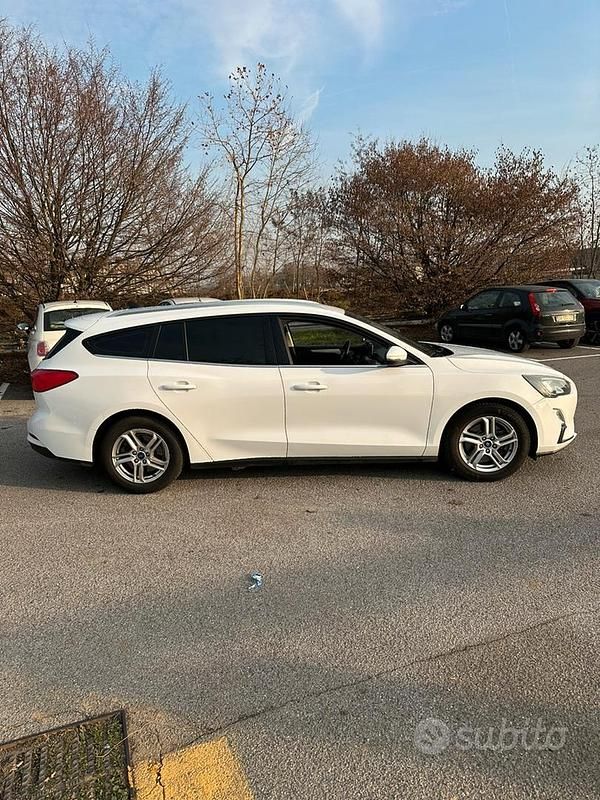 Usata Ford Focus 120 CV (88 kW) 2022 Bianco Station wagon