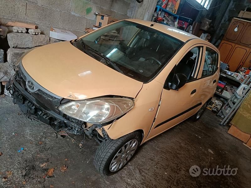 Giallo Usata 2009 Hyundai i10 Due volumi | 1800 € - Immagine 1/4