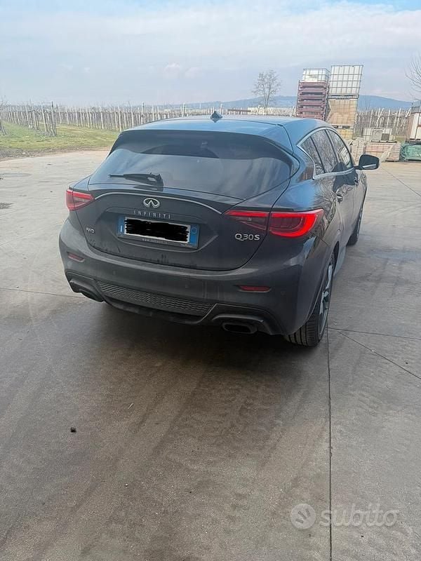 Usata Infiniti Q30 170 CV (125 kW) 2016 Nero Berlina