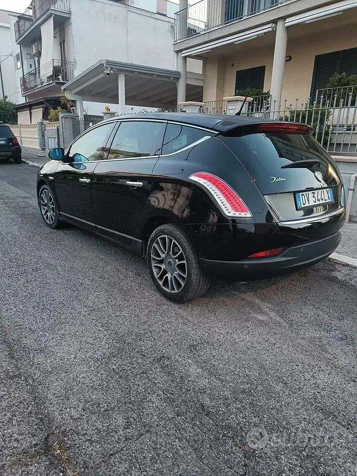 Usata Lancia Delta 165 CV (121 kW) 2009 Utilitaria