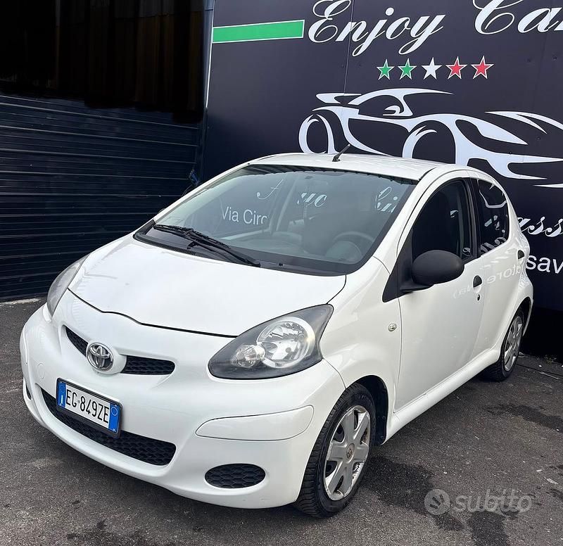 Usata Toyota Aygo Connect Style 67 CV (49 kW) 2012 Bianco Utilitaria