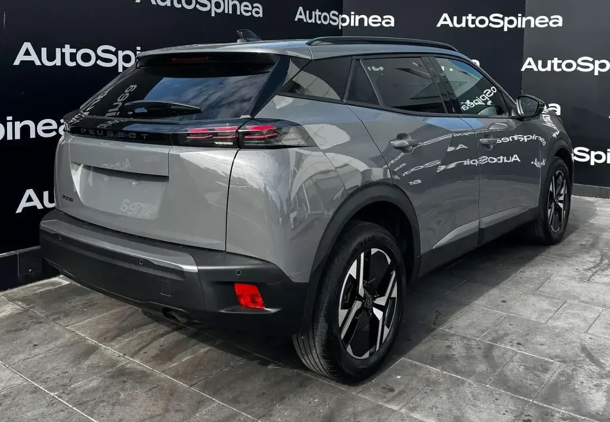 Usata Peugeot 2008 Allure 102 CV (75 kW) 2025 Gray SUV